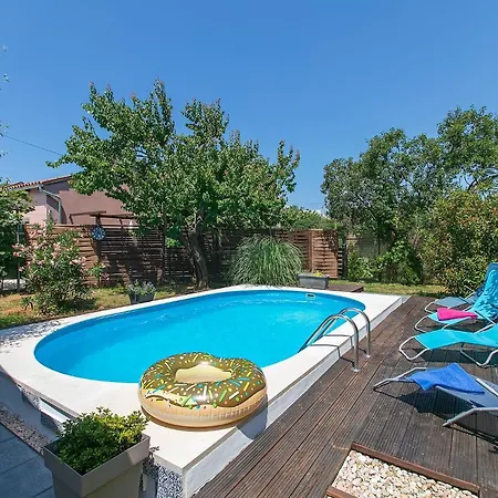 Hébergement de vacances Holiday Pelini Štinjan
